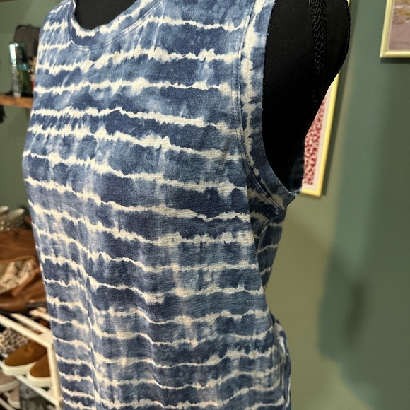 Athleta Tie Dye Sleeveless Tank Top in Navy and White Size M😻 - Picture 3 of 4